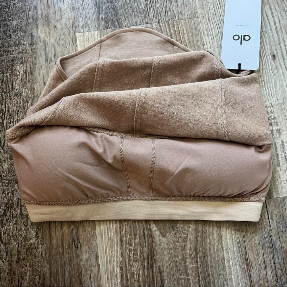NWT Alo Yoga Soft Sculpt Bra Tank
Taupe (Tan Beige Brown)
Size XS Extra Small - Picture 6 of 6